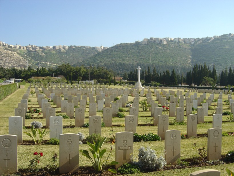 KhayatBeachWarCemetery.jpg